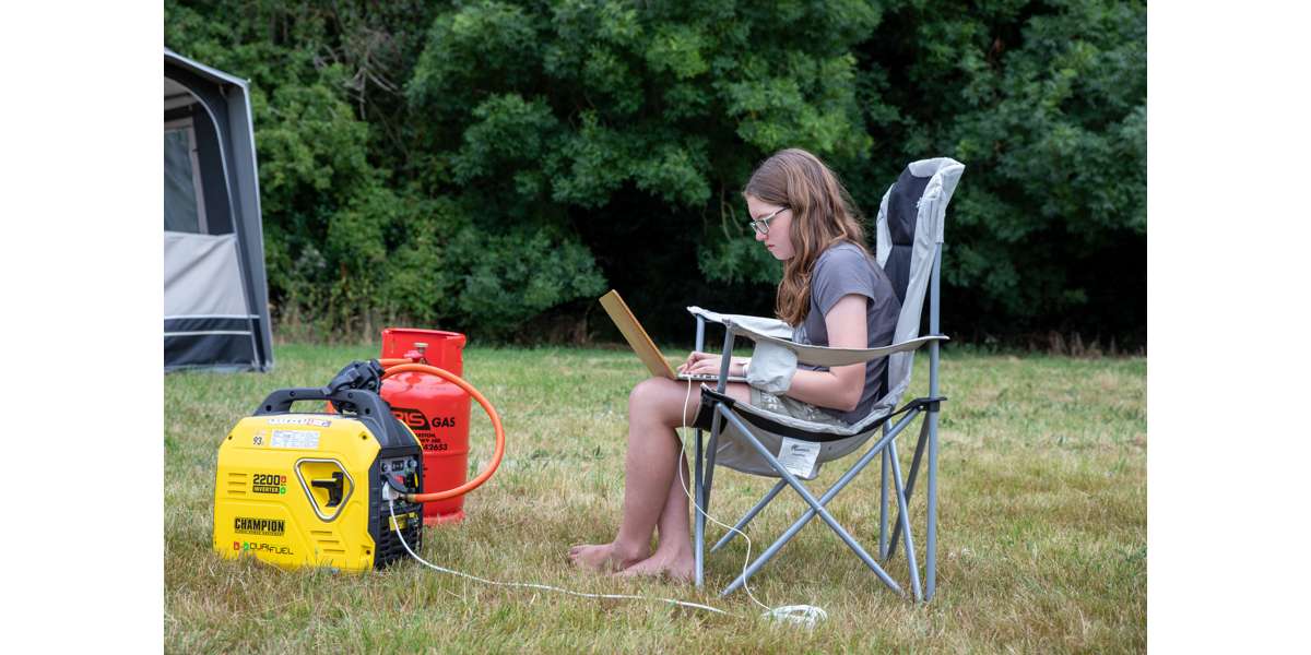 Generator inwerterowy Champion 2200 W „The Mighty Atom – Dual Fuel”